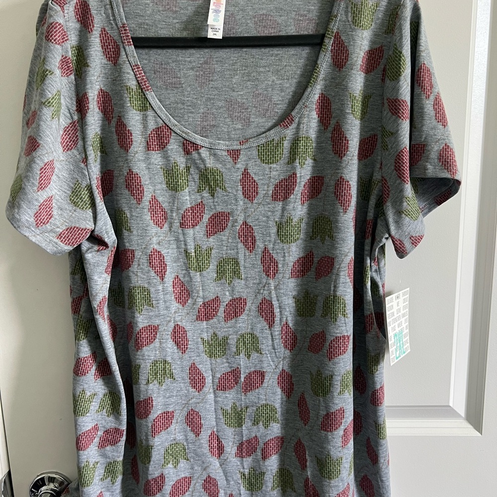 LuLaRoe Red and Green Leaf Pattern Classic Tee